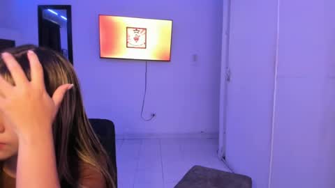 cutesamantha_ online show from June 18, 10:36 pm