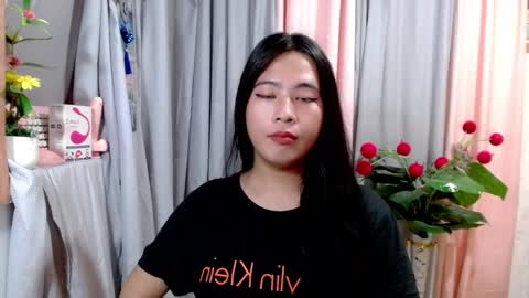 Snapshot of cutestgurl_ chatting on December 5, 7:43 pm cute online show from December 5, 7:43 pm