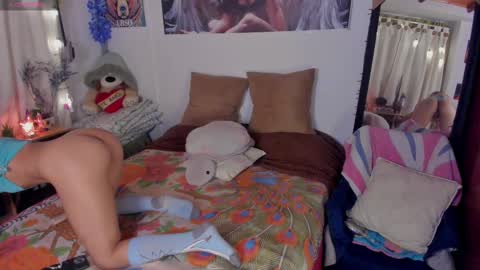 Snapshot of cuteweed420 chatting on October 27, 3:43 am cuteweed420 online show from October 27, 3:43 am