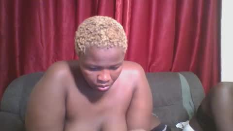 Snapshot of cutey_mellanin chatting on January 26, 3:38 am cutey_mellanin online show from January 26, 3:38 am