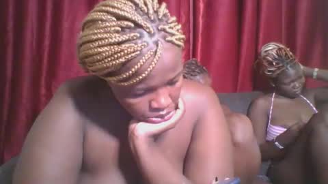 Snapshot of cutey_mellanin chatting on February 3, 2:14 am cutey_mellanin online show from February 3, 2:14 am