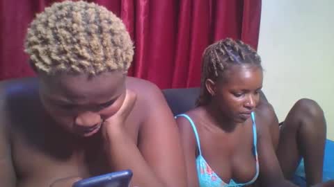 Snapshot of cutey_mellanin chatting on February 4, 3:22 am cutey_mellanin online show from February 4, 3:22 am