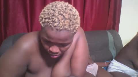 Snapshot of cutey_mellanin chatting on February 5, 2:29 am cutey_mellanin online show from February 5, 2:29 am