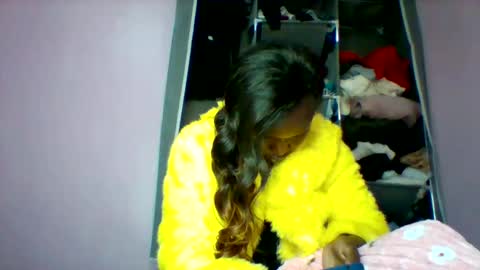 cutezola online show from October 22, 5:30 am