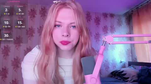 Snapshot of cutie_bambi_ chatting on June 26, 12:09 pm Bambi online show from June 26, 12:09 pm