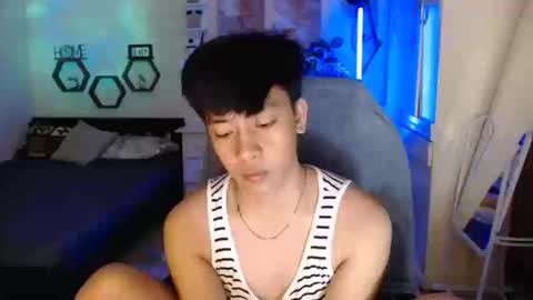 Snapshot of cutie_cumshow chatting on December 17, 4:24 pm Neil Taylor online show from December 17, 4:24 pm