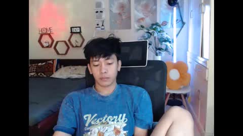 Snapshot of cutie_cumshow chatting on December 18, 7:14 am Neil Taylor online show from December 18, 7:14 am