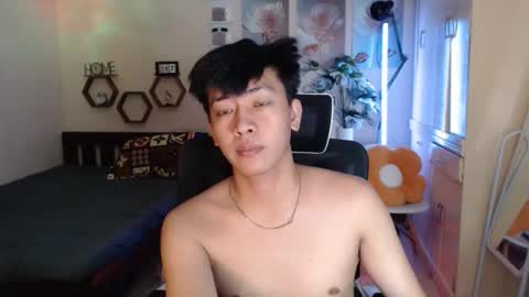 Snapshot of cutie_cumshow chatting on December 18, 7:53 pm Neil Taylor online show from December 18, 7:53 pm