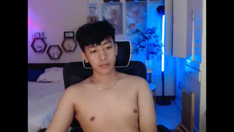 Snapshot of cutie_cumshow chatting on January 13, 4:12 pm Neil Taylor online show from January 13, 4:12 pm