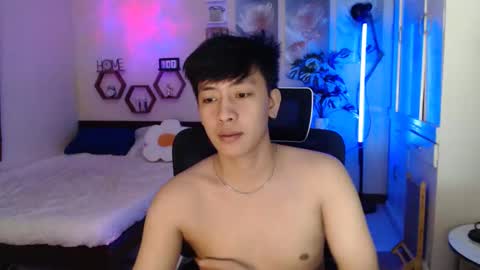 Snapshot of cutie_cumshow chatting on January 16, 7:18 pm Neil Taylor online show from January 16, 7:18 pm