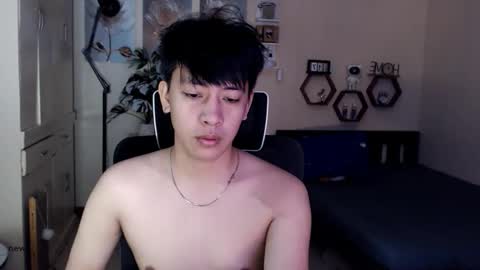 Snapshot of cutie_cumshow chatting on January 17, 4:33 pm Neil Taylor online show from January 17, 4:33 pm