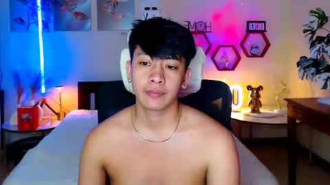 Snapshot of cutie_cumshow chatting on February 20, 8:49 am Neil Taylor online show from February 20, 8:49 am
