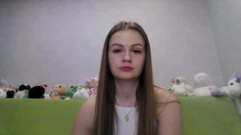 Snapshot of cutie_klo_ chatting on February 22, 11:14 pm Chloe online show from February 22, 11:14 pm