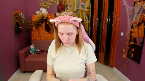 Lina online show from October 26, 1:50 pm