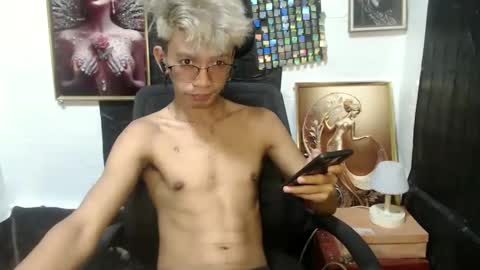Snapshot of cutie_mico chatting on February 20, 10:59 am cutie_mico online show from February 20, 10:59 am