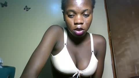 Snapshot of cutie_plush chatting on May 16, 7:45 pm cutieplush online show from May 16, 7:45 pm