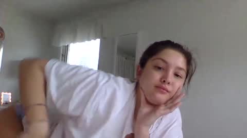 Snapshot of cutieoggg420 chatting on December 11, 5:15 pm Cutieoggg420 online show from December 11, 5:15 pm