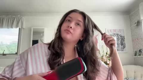 Snapshot of cutieoggg420 chatting on September 26, 6:23 pm Cutieoggg420 online show from September 26, 6:23 pm