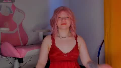 Snapshot of cutiesue chatting on July 1, 2:35 am CutieSue online show from July 1, 2:35 am
