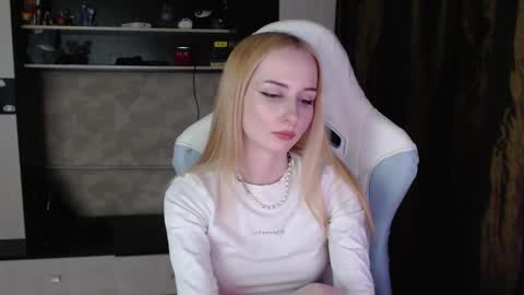 Cutti Crystal online show from March 23, 8:35 pm