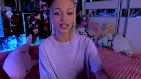 Snapshot of cuttie_ponyy chatting on March 6, 9:20 pm Nora online show from March 6, 9:20 pm