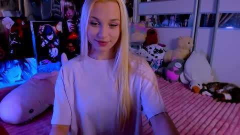 Snapshot of cuttie_ponyy chatting on September 16, 8:21 pm Nora online show from September 16, 8:21 pm