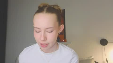 Snapshot of cuute_angell chatting on April 22, 5:14 pm Virginia See you on Sunday online show from April 22, 5:14 pm