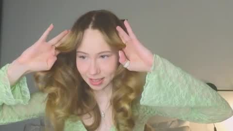 Snapshot of cuute_angell chatting on April 23, 5:15 pm Virginia See you on Sunday online show from April 23, 5:15 pm