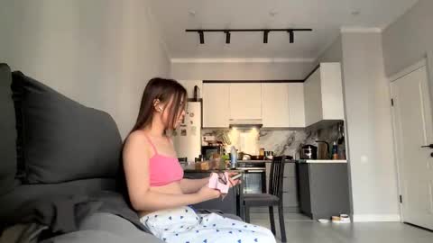 Snapshot of cwenecollins chatting on September 9, 10:04 am Akemi online show from September 9, 10:04 am
