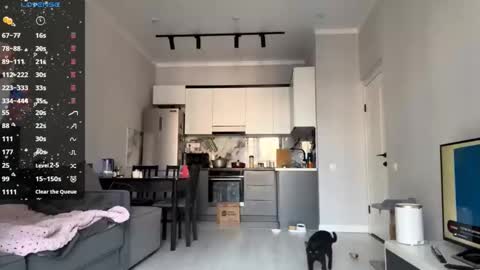 Snapshot of cwenecollins chatting on September 18, 9:33 am Akemi online show from September 18, 9:33 am