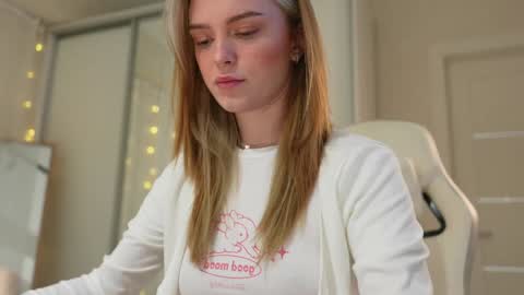 EMILY online show from January 6, 4:34 pm