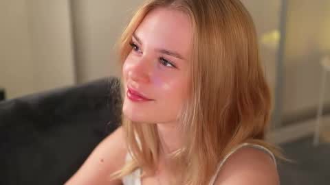 EMILY online show from November 5, 4:51 pm