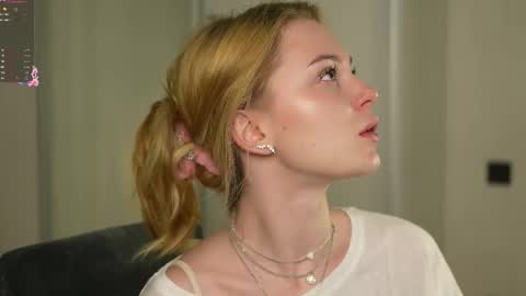 EMILY online show from November 14, 2:49 pm