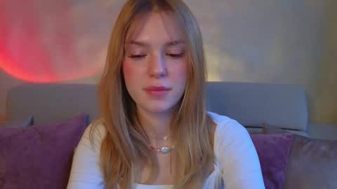 Im Emi streaming with my friend Reyna today online show from March 17, 3:15 pm