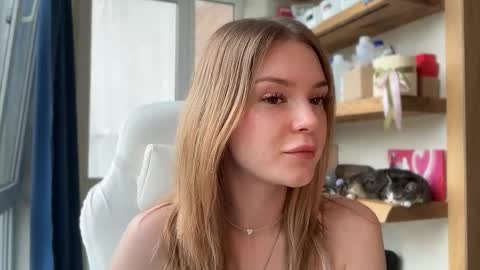 Snapshot of cyberl0ve_ chatting on May 29, 12:58 pm Im Emi streaming with my friend Reyna today online show from May 29, 12:58 pm