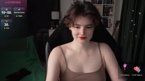 Helen Blossom online show from November 17, 8:25 pm