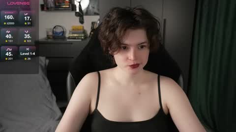 Snapshot of cybersamuraii chatting on April 22, 1:23 pm Helen Blossom online show from April 22, 1:23 pm