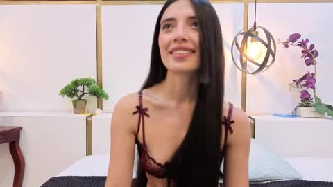 Cynthia1fox online show from April 7, 2:01 am