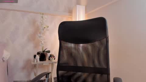 Snapshot of cyntia_adams chatting on December 27, 11:10 pm cyntia_adams online show from December 27, 11:10 pm