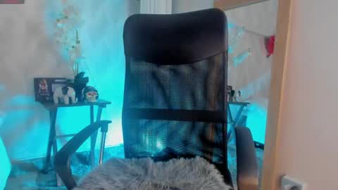 Snapshot of cyntia_adams chatting on February 16, 6:54 pm cyntia_adams online show from February 16, 6:54 pm