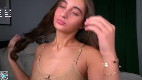 Isabella online show from November 25, 1:05 am