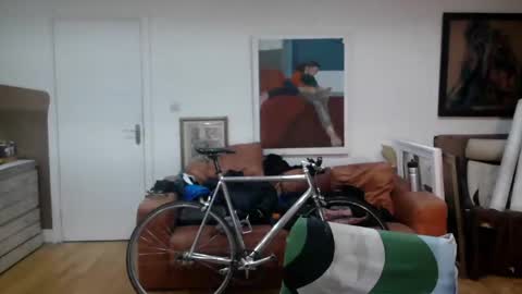 Snapshot of d_w_londonboy chatting on December 19, 6:56 am d w londonboy online show from December 19, 6:56 am