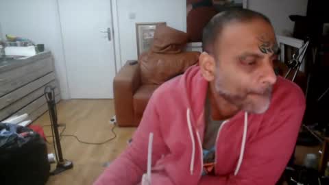 Snapshot of d_w_londonboy chatting on January 5, 8:52 pm d w londonboy online show from January 5, 8:52 pm