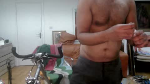 Snapshot of d_w_londonboy chatting on January 6, 6:03 am d w londonboy online show from January 6, 6:03 am