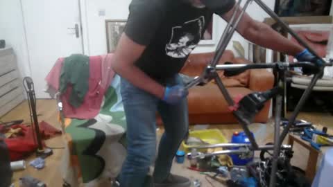 Snapshot of d_w_londonboy chatting on January 6, 3:19 pm d w londonboy online show from January 6, 3:19 pm