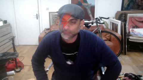 Snapshot of d_w_londonboy chatting on January 7, 1:17 am d w londonboy online show from January 7, 1:17 am