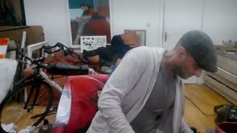 Snapshot of d_w_londonboy chatting on February 1, 7:13 pm d w londonboy online show from February 1, 7:13 pm