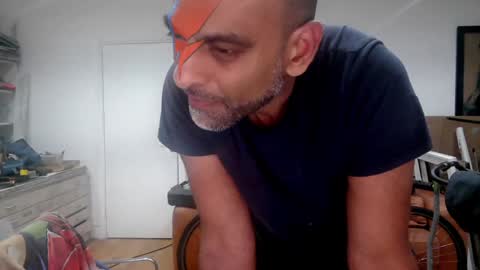 Snapshot of d_w_londonboy chatting on February 3, 2:47 am d w londonboy online show from February 3, 2:47 am