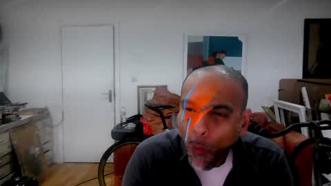 Snapshot of d_w_londonboy chatting on February 4, 3:47 pm d w londonboy online show from February 4, 3:47 pm