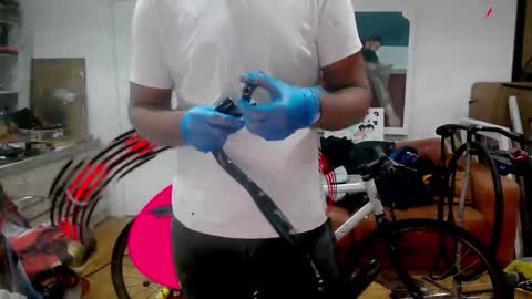 Snapshot of d_w_londonboy chatting on February 4, 6:49 pm d w londonboy online show from February 4, 6:49 pm